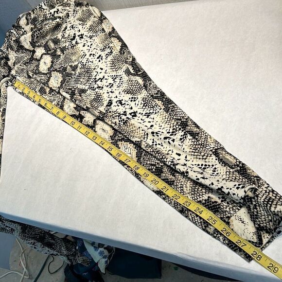 Texas True Threads Lounge Pants Womens Sz Medium Snakeskin Animal Print Elastic - Picture 11 of 11